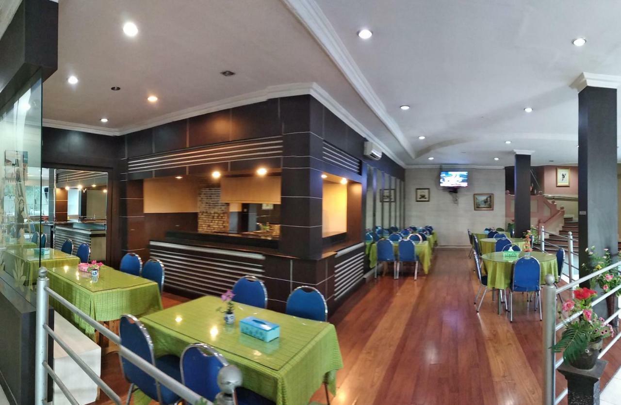 Central City Hotel Perabumulih المظهر الخارجي الصورة