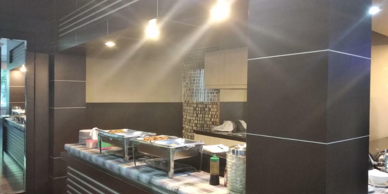 Central City Hotel Perabumulih المظهر الخارجي الصورة